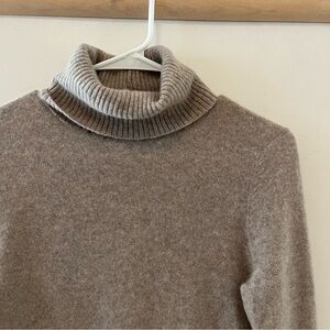 Oatmeal cashmere turtleneck